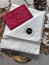 White Handloom Cotton Saree With Red Bandhej Print Blouse